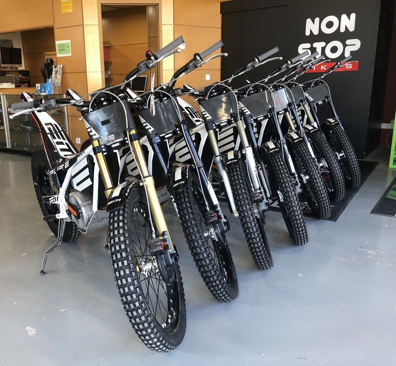 Distributeur de vélos non-stop d'Electric Motion en Catalogne