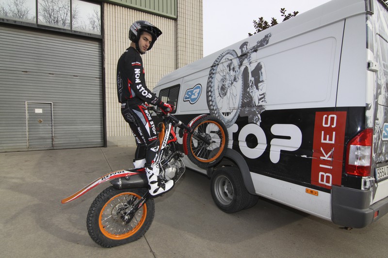 Francesc Moret with Nonstop bikes