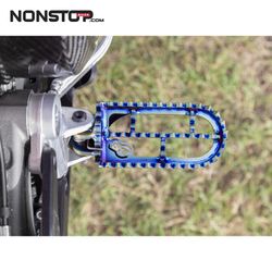 Pedane in titanio per KTM 690, Husqvarna 701, Yamaha Ténéré 700, GasGas 700, Sherco SEF 450/500 e Kove Rally/800X