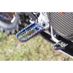 Fußrasten aus Titan für KTM 690, Husqvarna 701, Yamaha Ténéré 700, GasGas 700, Sherco SEF 450/500 und Kove Rally/800X