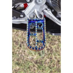 Fußrasten aus Titan für KTM 690, Husqvarna 701, Yamaha Ténéré 700, GasGas 700, Sherco SEF 450/500 und Kove Rally/800X