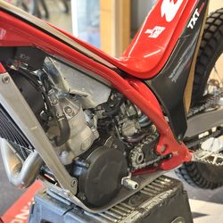 Moto Guzzi 300 2023