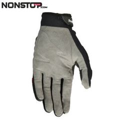 ausgebeulte Handschuhe