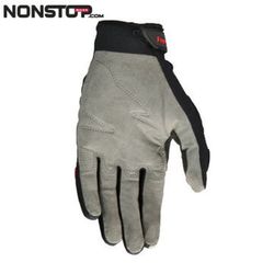 ausgebeulte Handschuhe